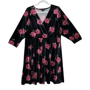 Torrid Velvet Dress Women Size 3 Plus Black Rose Print Deep V Neck Faux Wrap‎